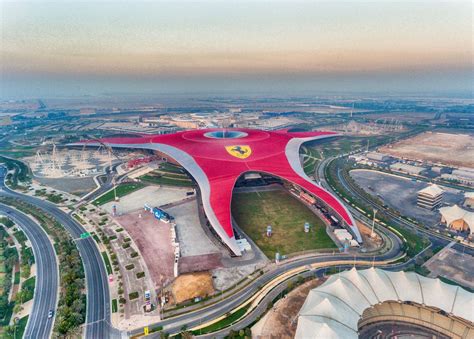 Parque Tem Tico Da Ferrari Em Abu Dhabi Emirados Rabes Unidos
