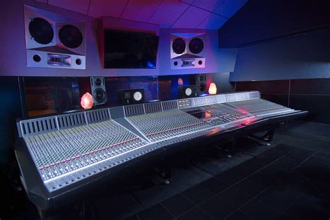 Recording studio at home - How to create one? What's important?