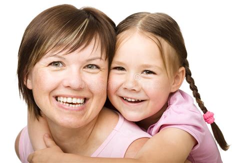 Retrato De Una Madre Feliz Con Su Hija Foto De Archivo Imagen De