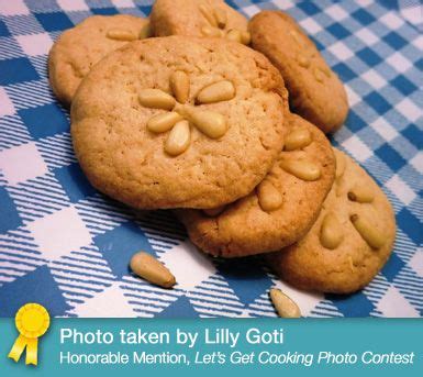 Bake, rotating the trays halfway through, until lightly brown on the edges, about 25 minutes. Giadas Almond Cookies / Giadas Almond Cookies : White ...