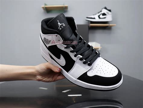 Air Jordan 1 Retro Mid Tuxedo 554724 113 Blackwhite Sneakers