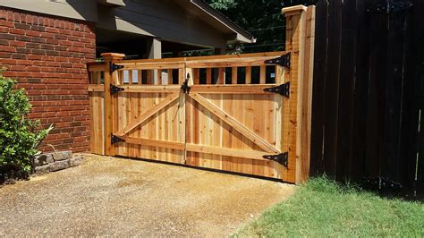 Custom Cedar Wooden Gates Jardines