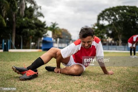 Injured Football Player Photos And Premium High Res Pictures Getty Images