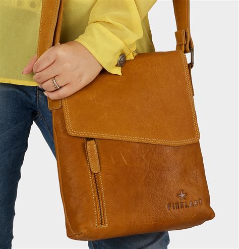 Finelaer Vintage Handmade Leather Crossover Crossbody Bag