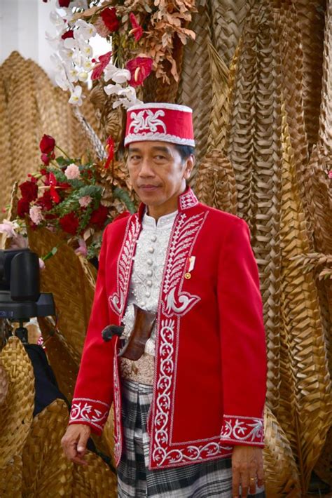 Kenakan Baju Adat Buton Ini Deretan Baju Yang Pernah Dipakai Jokowi