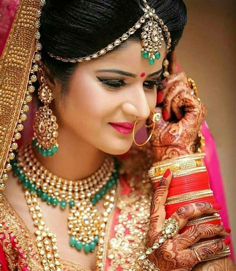 Pinterest Cutipieanu Haldi Poses For Bride Indian Wedding Poses Indian Bridal Photos Bride
