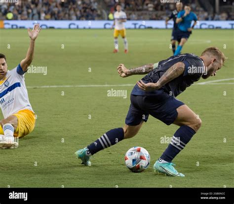 Soccerfoulreview Hi Res Stock Photography And Images Alamy