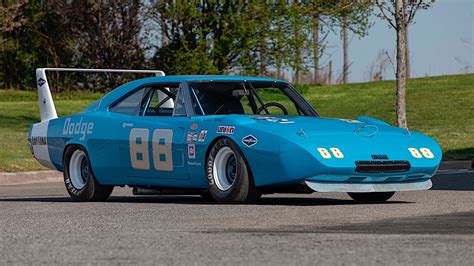 This 1969 Dodge Charger Daytona Was First To Hit 200 Mph On A Closed