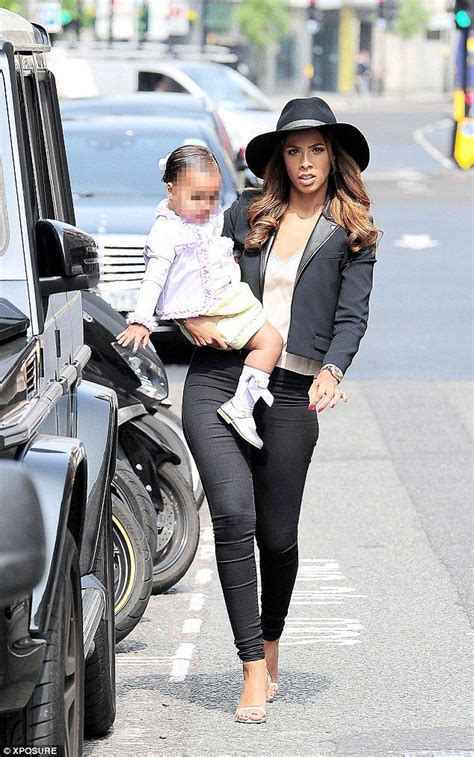 Rochelle Humes Jokes About Her Mum Probs As She Struggles With Buggy