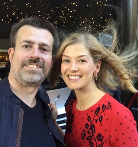 Pin By Sanna On Rosamund In 2021 Rosamund Pike Couple Photos Scenes