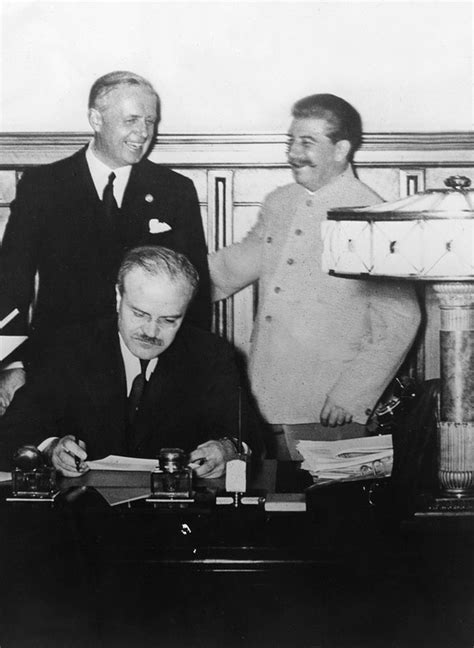Пакт молотова риббентропа 1939 molotov ribbentrop pakt 1939 ww2. Pakt Ribbentrop-Molotov — Česká televize