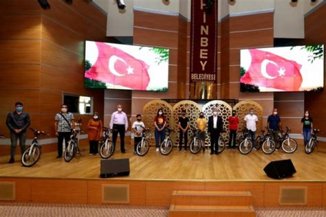 Şahinbey akkent spor salonunda yapılan programla bisikletlerini teslim aldılar bisiklet dağıtım törenine şahinbey belediye. Doğalgaz müjdesini tahmin eden 40 kişiye bisiklet hediye ...