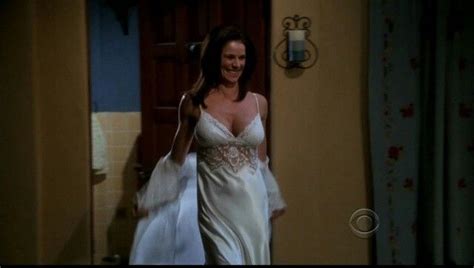 Sexy Jennifer Bini Taylor In Two And A Half Men Jennifer Bini Taylor Fashion Jennifer Taylor