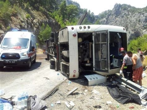 Tur otobüsü devrildi 5 ölü