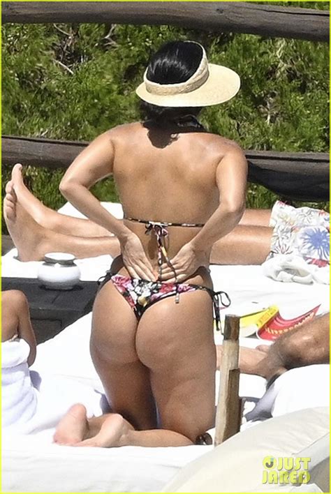 Photo Kourtney Kardashian Bares Thong Bikini On Vacation In Italy 05 Photo 4330096 Just