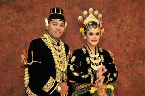 Pakaian Adat Yogyakarta Dan Penjelasannya Gifari News