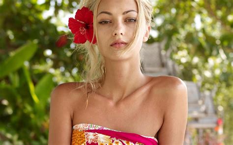 Anna Sbitnaya Slim Tanned Blonde Ukrainian Model Girl Wallpapers 002 2560x1600 Wallpaper