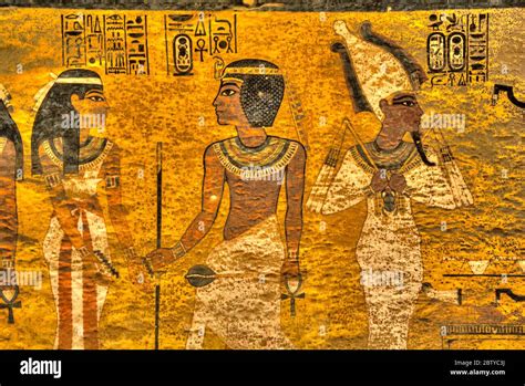 El Rey Tut En El Centro La Tumba De Tutankhamon Kv62 Valle De Los