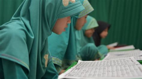 Kewajiban Berjilbab Bagi Siswi Non Muslim Di Sekolah Negeri Bukan