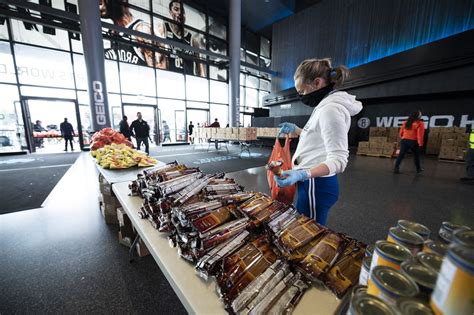 Nets Barclays Center Feed Hundreds At Arena Food Pantry Netsdaily