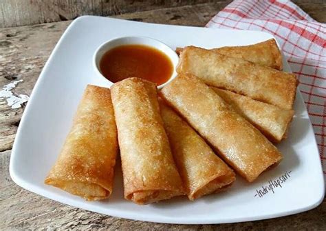 Halo sahabat semua, salam jumpa kembali bersama kita. Lumpia Goreng dengan Saus Pedas a-la Indi | Resep | Lumpia semarang, Resep, Resep masakan