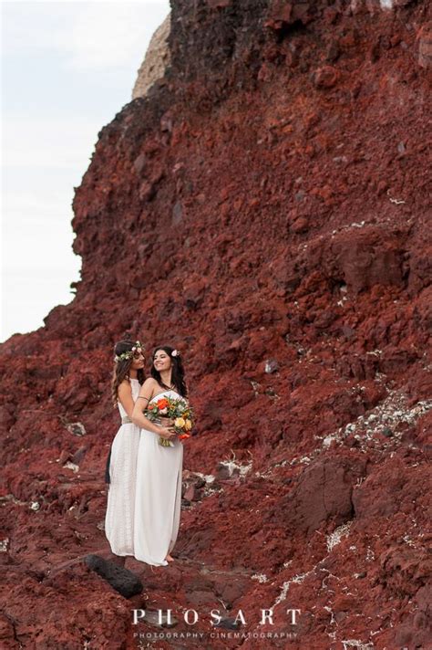 Pin De Pride Gay Weddings Events Spec Em Lesbian Wedding Santorini Greece Ensaio