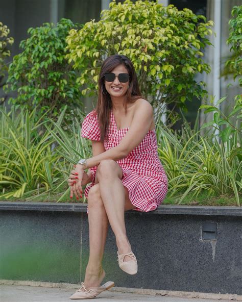 Shweta Tiwari Turns Into A Diva In Red See Pics From Her Latest Photoshoot Photogallery