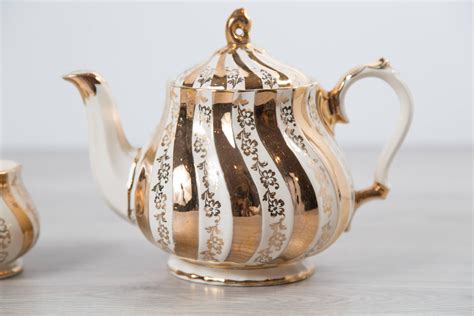 Vintage Goldteapot 4 Cup Sadler England 70s Stripes Flower Teapot