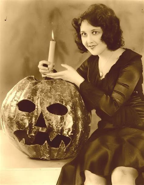 Pin By Bradley Graham On Halloween Vintage Halloween Photos Vintage