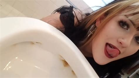 Licking Toilets And Pissing Xnxx