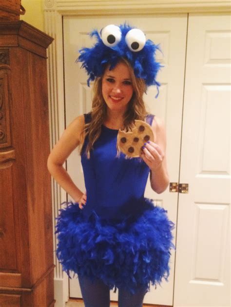 Shirt, cookie monster and pumpkin bag not included. DIY cookie monster costume