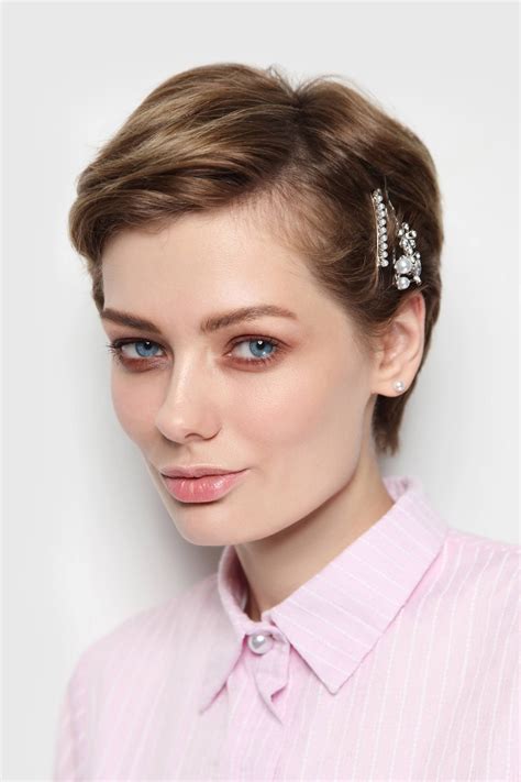 25 Hair Clip Looks That You Must Try Now All Things Hair Ph