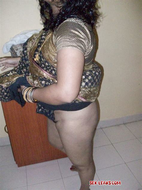 Desi Bhabhi Tight Sari Big Butts Hd Pictures Sex Leaks