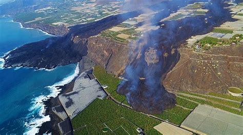 Volcanic Eruption On The Island Of La Palma Intensifies Earth
