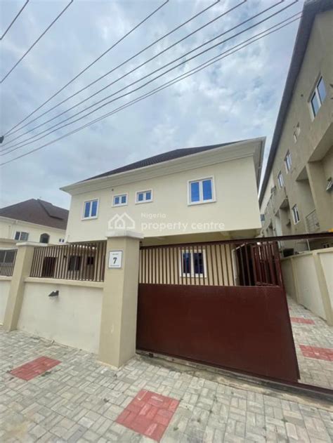 for rent spacious and well comfortable 4 bedroom oral estate chevron lekki phase 1 lekki