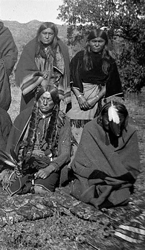 Quanah Parker Comanche Leader Sitting Left 1892 Native American Pictures Native American