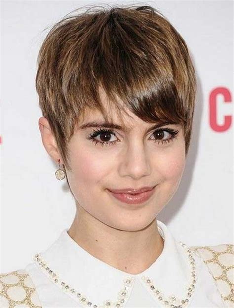 This hairstyle is generally preferred by women with a long face shape. 15 Pixie Hairstyles for Round Faces | Pixie Cut - Haircut for 2019