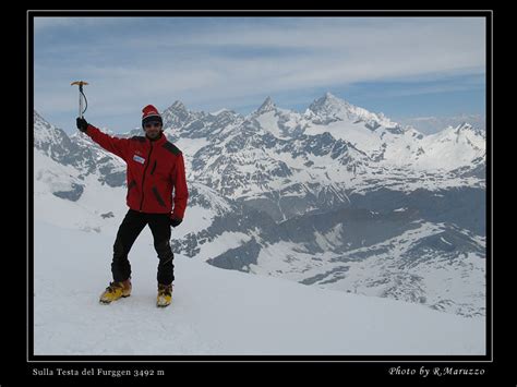 Il mitico furggen , poco prima che venisse chiuso l'impianto di funivia, la qualità video (oltre che salita sul furggen 3492 mt con le pelli e raggiunta la vetta affrontando l'ultimo tratto alpinistico. Scialpinismo sotto il Cervino: Testa del Furggen 3492 m ...