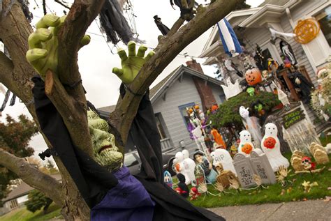 10 Best Outdoor Halloween Decorations Porch Decor Ideas For Halloween