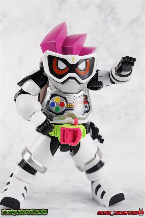 5 years ago, a new type of virus, named the bugster virus, infected humanity and turned them into kamen rider heisei generations: LVUR PB01 Full Action Kamen Rider Ex-Aid Level 1 Gallery ...