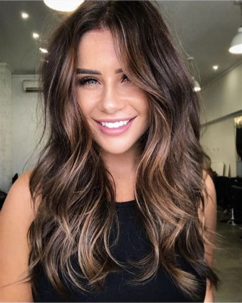 The gloss gives you more grace and charm. 66 Subtle Balayage Brunette Hairstyles With fall-Winter Colors