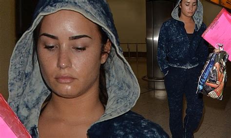 Make Up Free Demi Lovato Flaunts Her Natural Beauty
