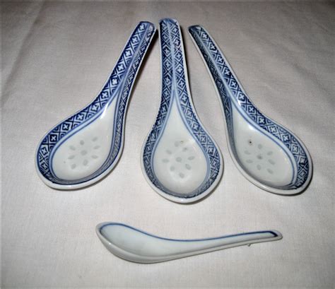 Asian Porcelain Soup Spoons Set Of 4 Chinese Tableware Blue And White