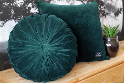 emerald-green-pillow-round-velvet-pillow-art-deco-pillow