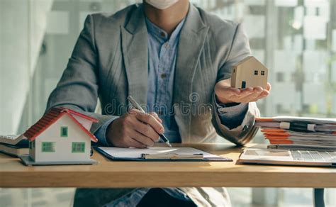 A Real Estate Agent Or Bank Officer Explains The Interest On The Loan