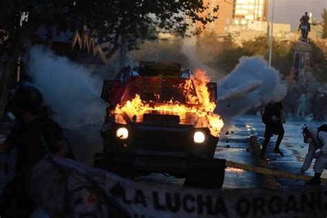 Chile Al Menos 19 Detenidos Y Cinco Carabineros Heridos En Una Nueva
