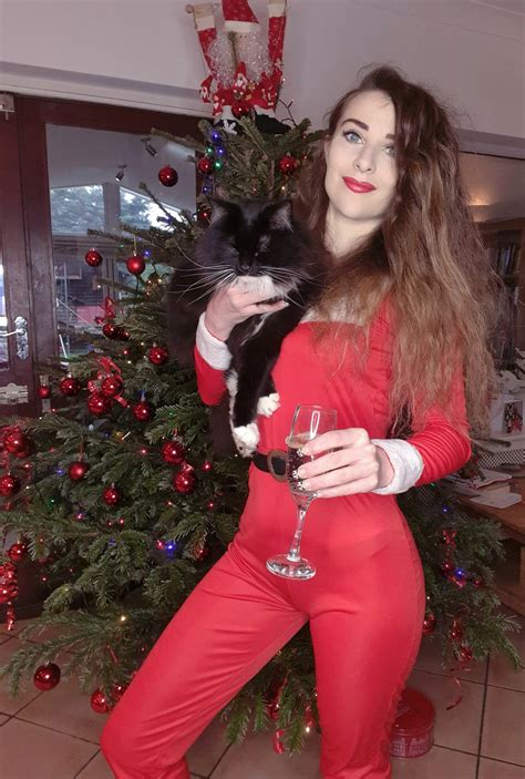 Tw Pornstars Saskia Fox Twitter Merry Christmas Everyone 😘🎄🎅🥂🍾🎉🙌🎁 Christmas Christmasnails