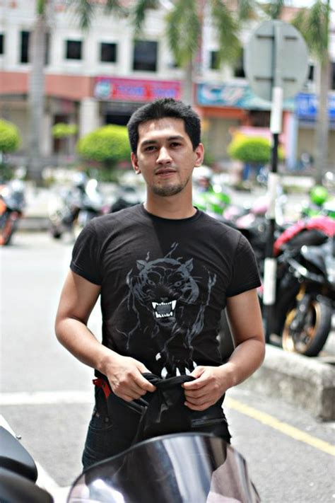 Jejaka berbadan tegap ini adalah antara pelakon lelaki senior dan paling popular di malaysia. Kicap Soya: Aktor Pelapis Pelakon Lelaki di Malaysia