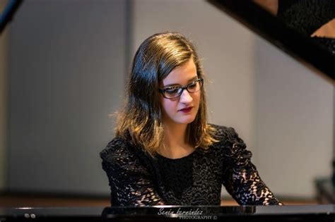 Maria also is a point person for contract. María Domínguez, notas al piano para emocionar - Ourense ...