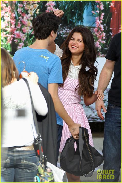 Selena Gomez And Nat Wolff Kissing Under Guidance Photo 2700036 Justin Bieber Selena